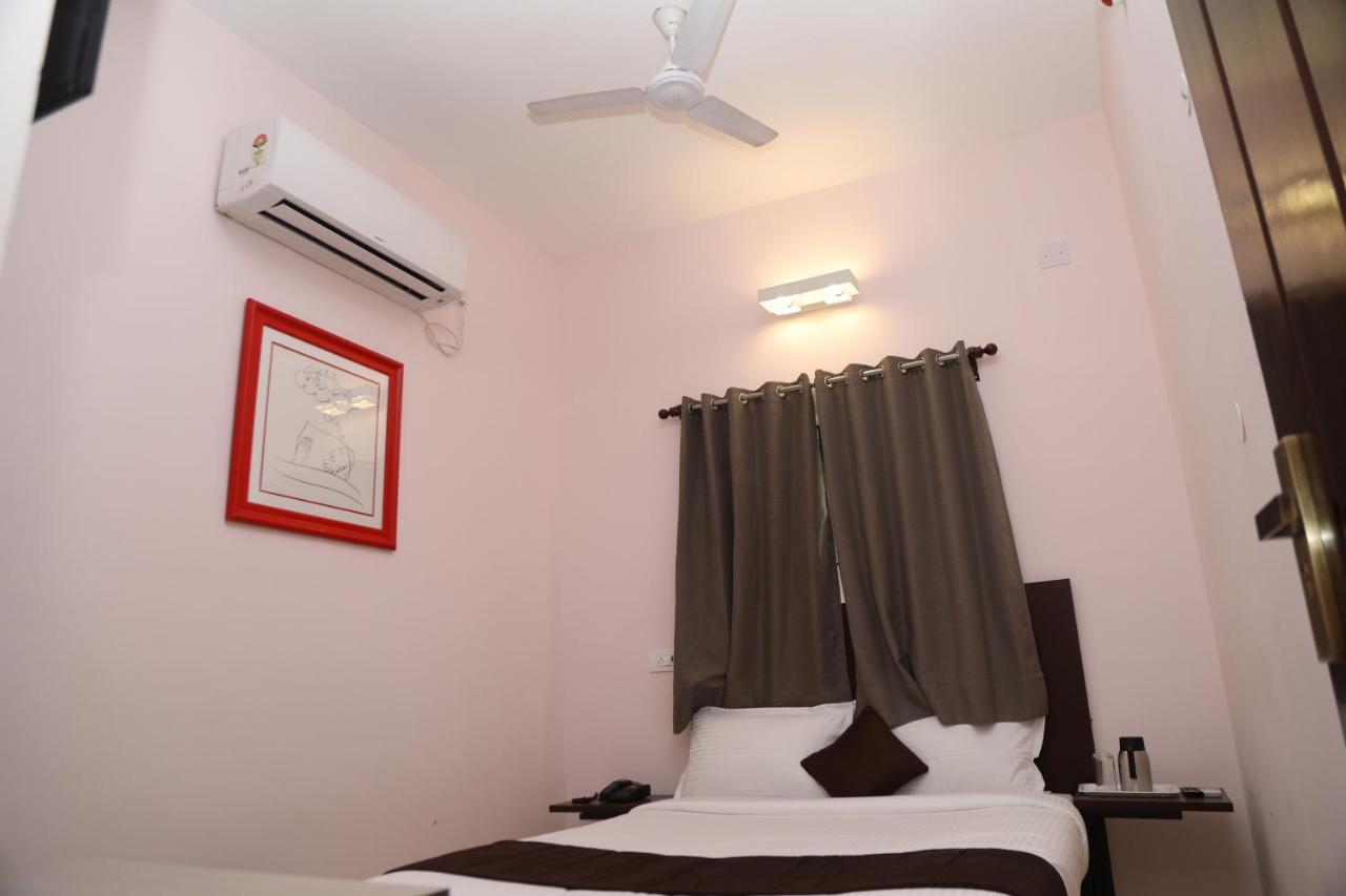 Hotel Rk - Temple Stay Thanjavur Exteriör bild